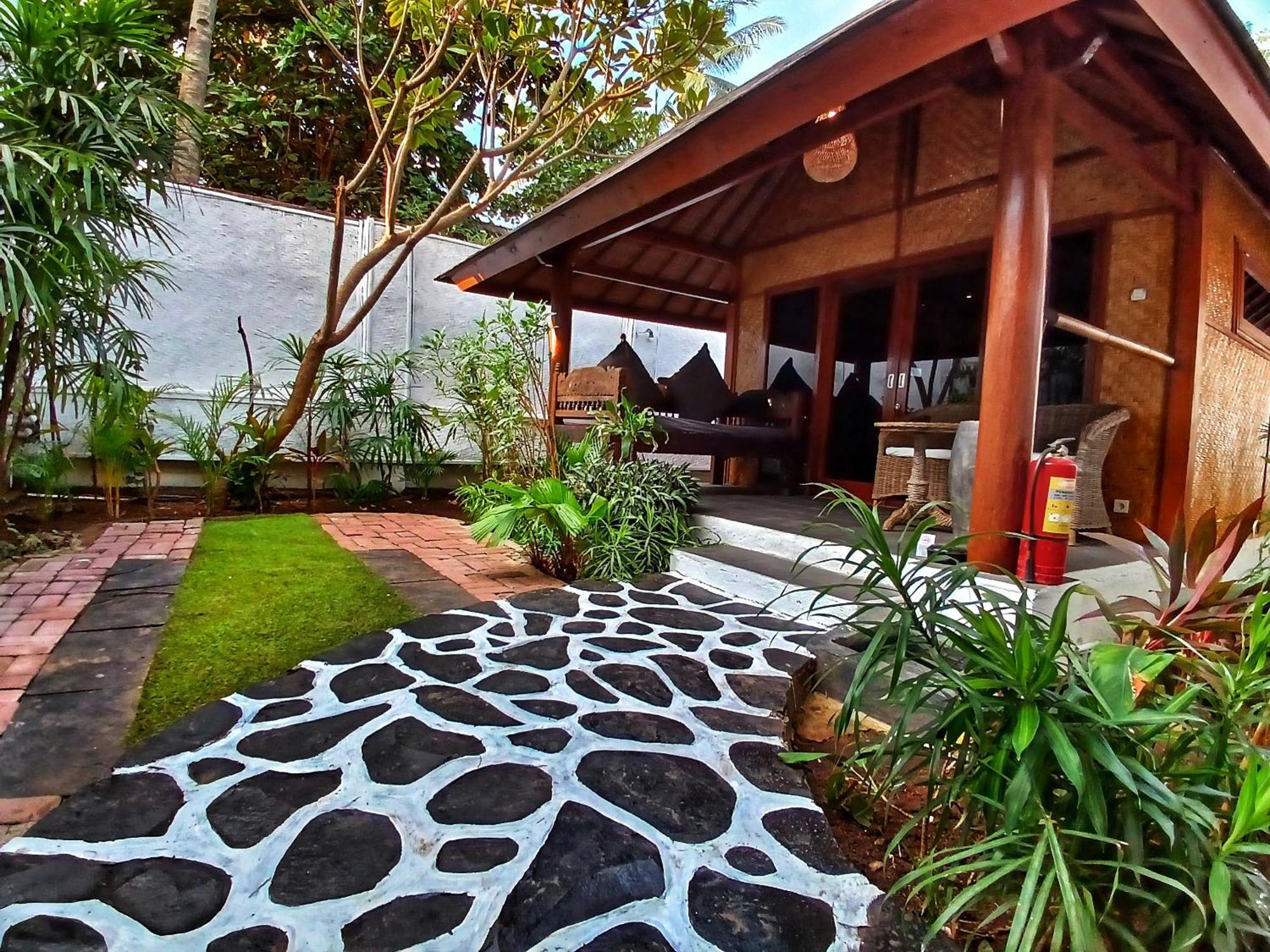 Scallywags Beach Club Gili Islands Exterior photo