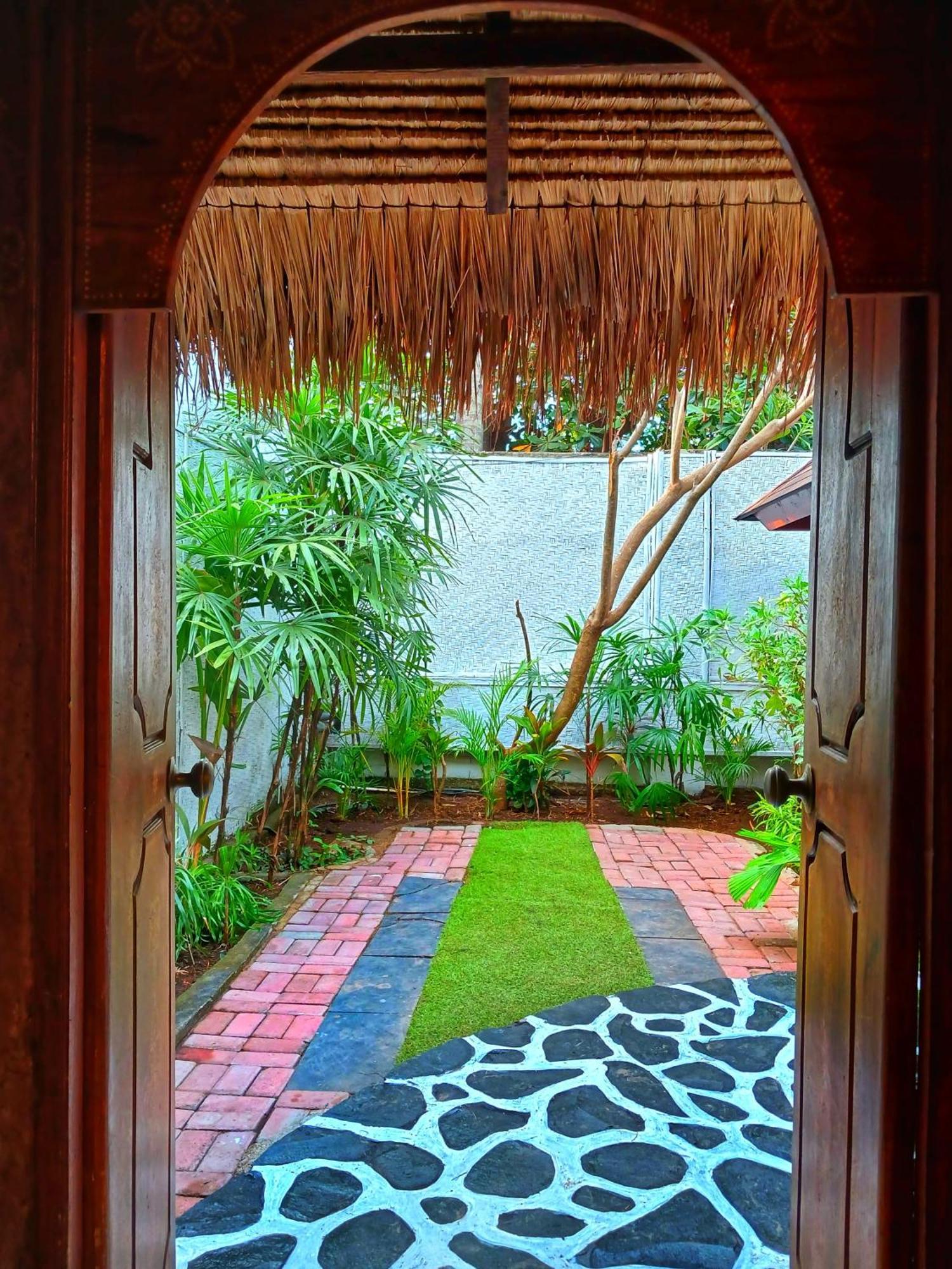 Scallywags Beach Club Gili Islands Exterior photo