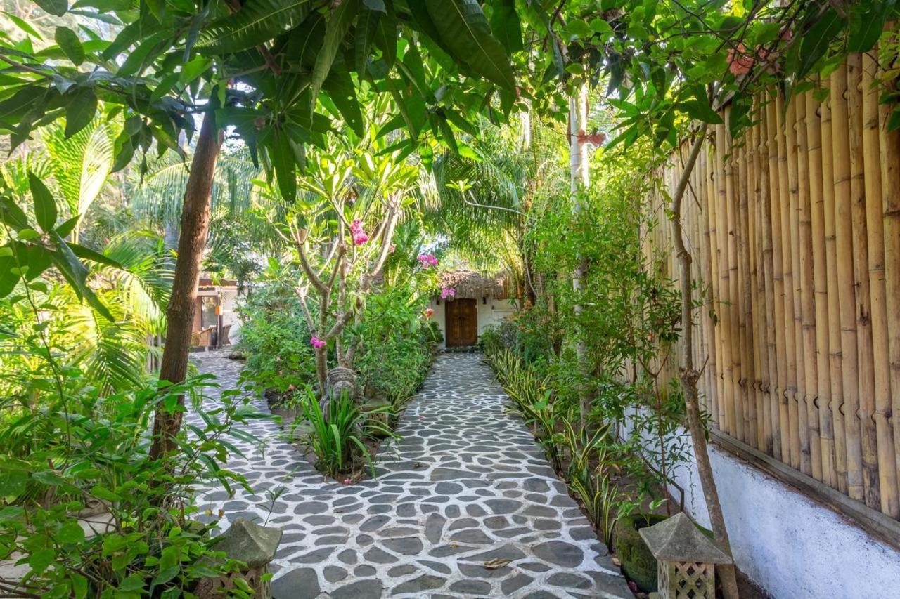 Scallywags Beach Club Gili Islands Exterior photo