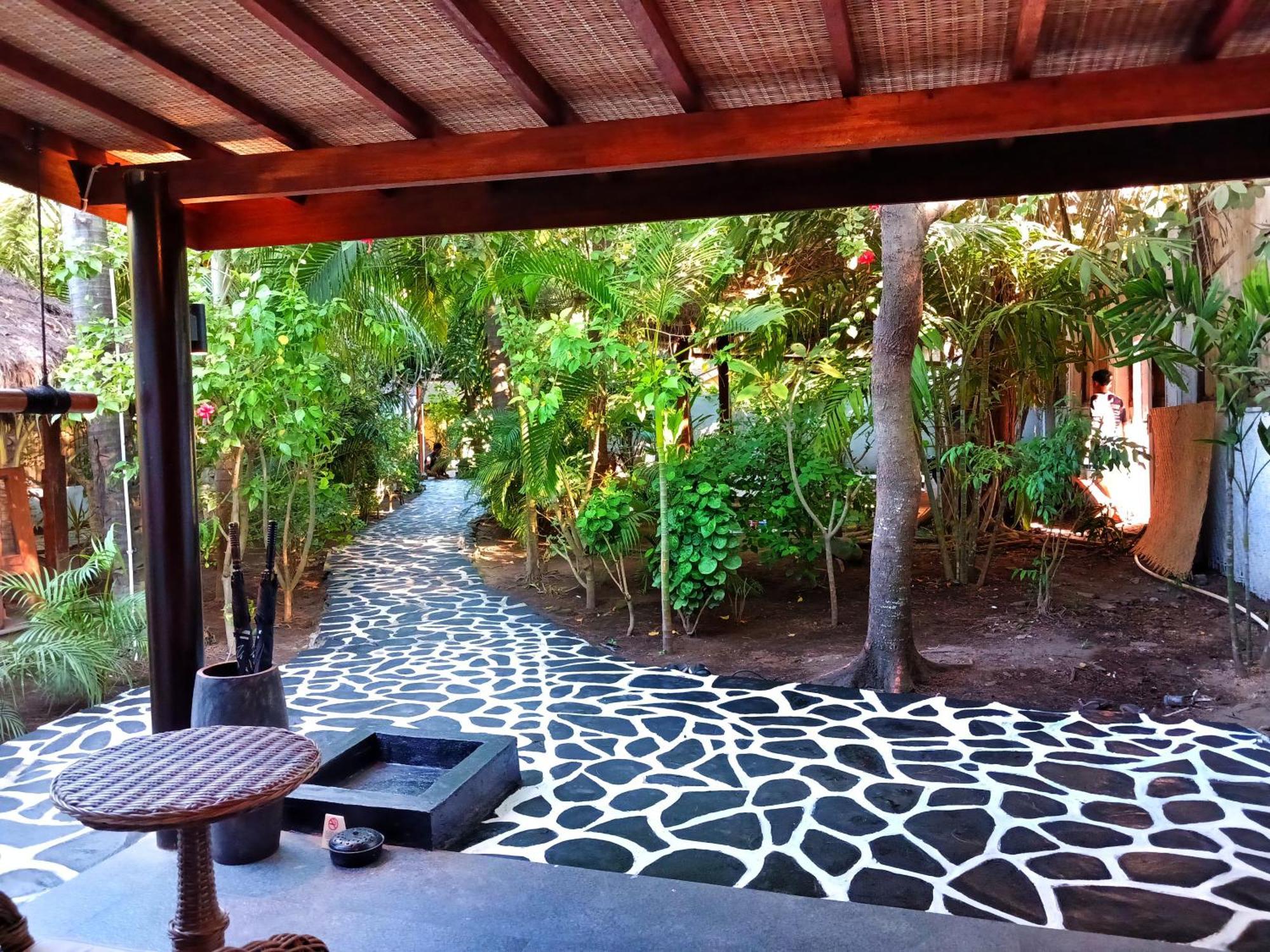 Scallywags Beach Club Gili Islands Exterior photo