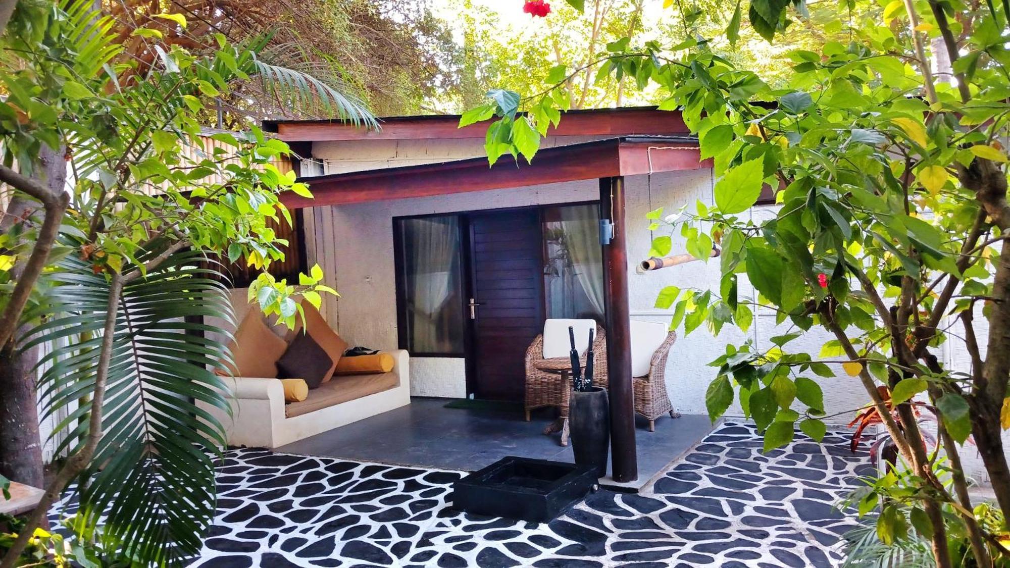 Scallywags Beach Club Gili Islands Exterior photo